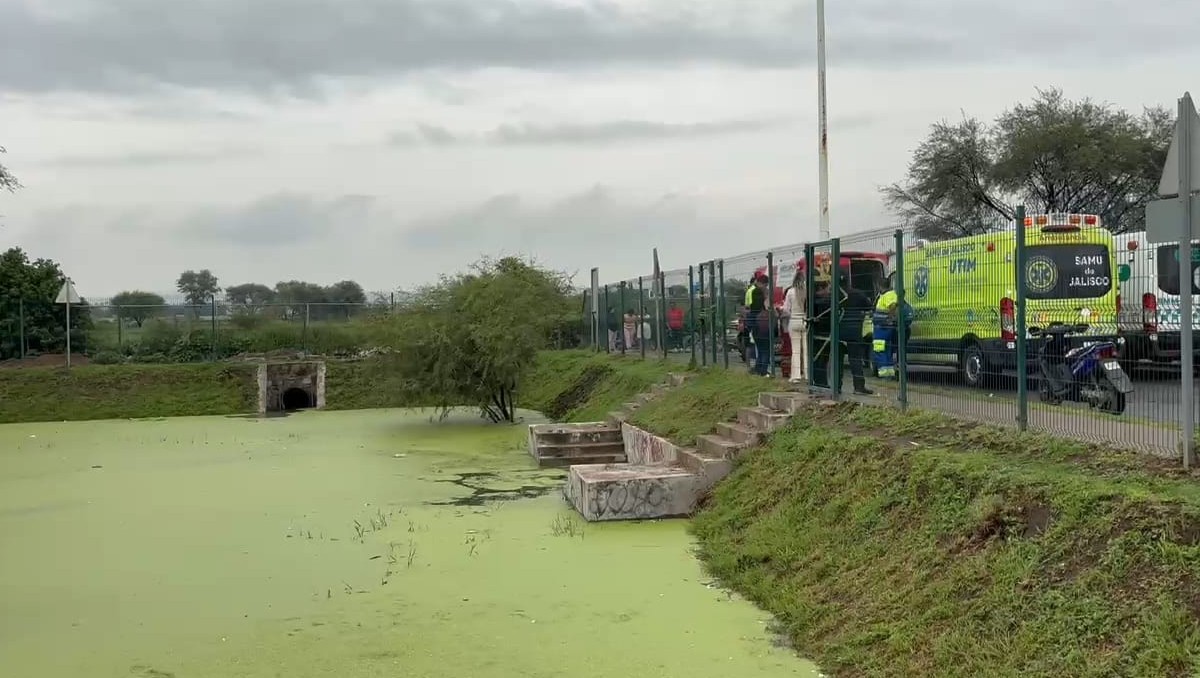 Un vaso regulador que suele usarse como cancha fue a donde cayó la pequeña en Tlajomulco (Juan Carlos Munguía)