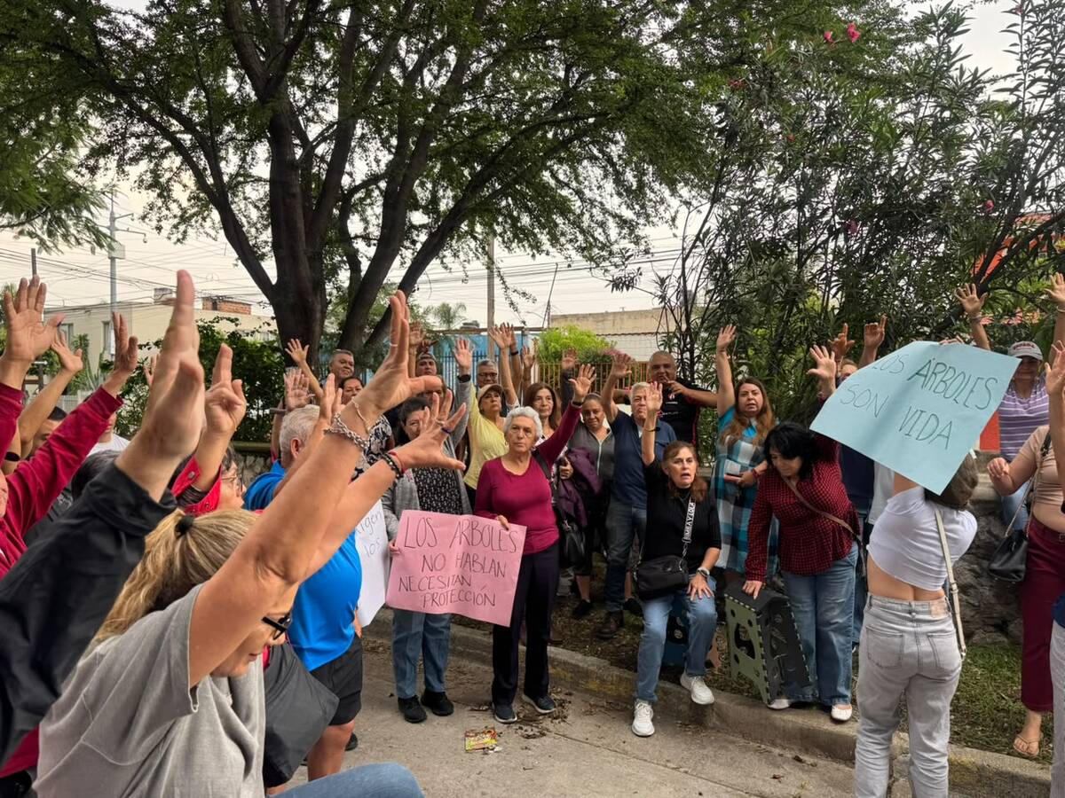 Vecinos salieron a las calles para mostrar su rechazo al parque lineal. (Tony Martínez)