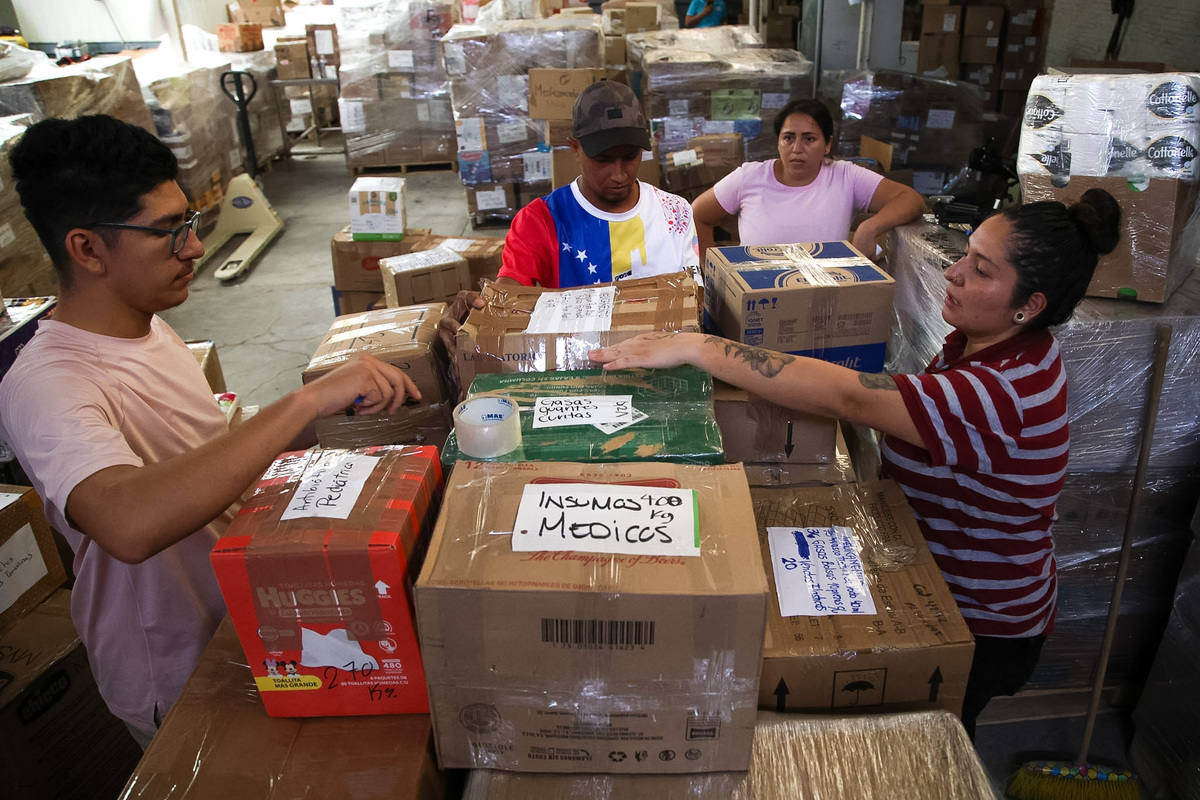 Este centro de acopio es una red de apoyo integrada por decenas de voluntarios mexicanos y venezolanos. (Farid Santos )