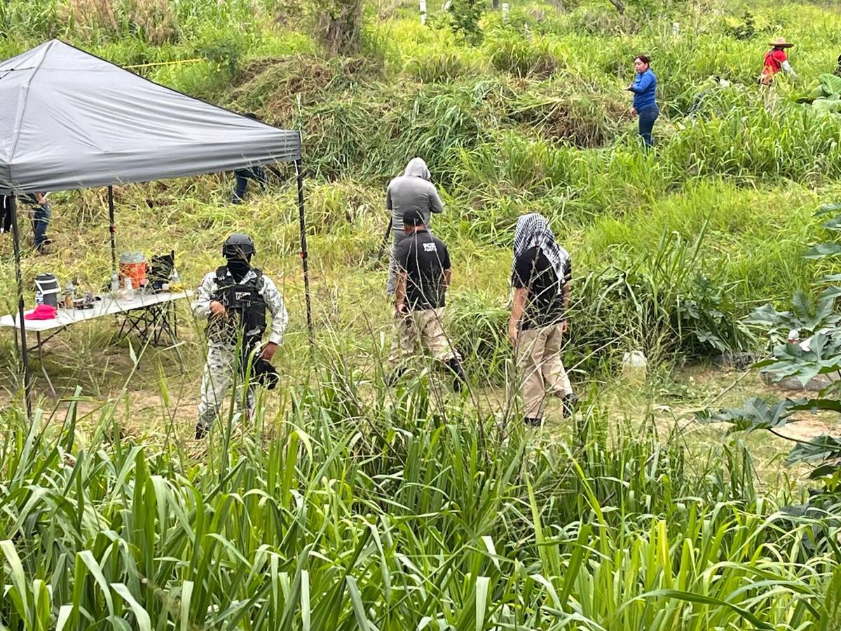El colectivo "Buscando tus huellas" realizaron una jornada de búsqueda en un predio cercano al fraccionamiento Punta Caracol, en Coatzacoalcos.