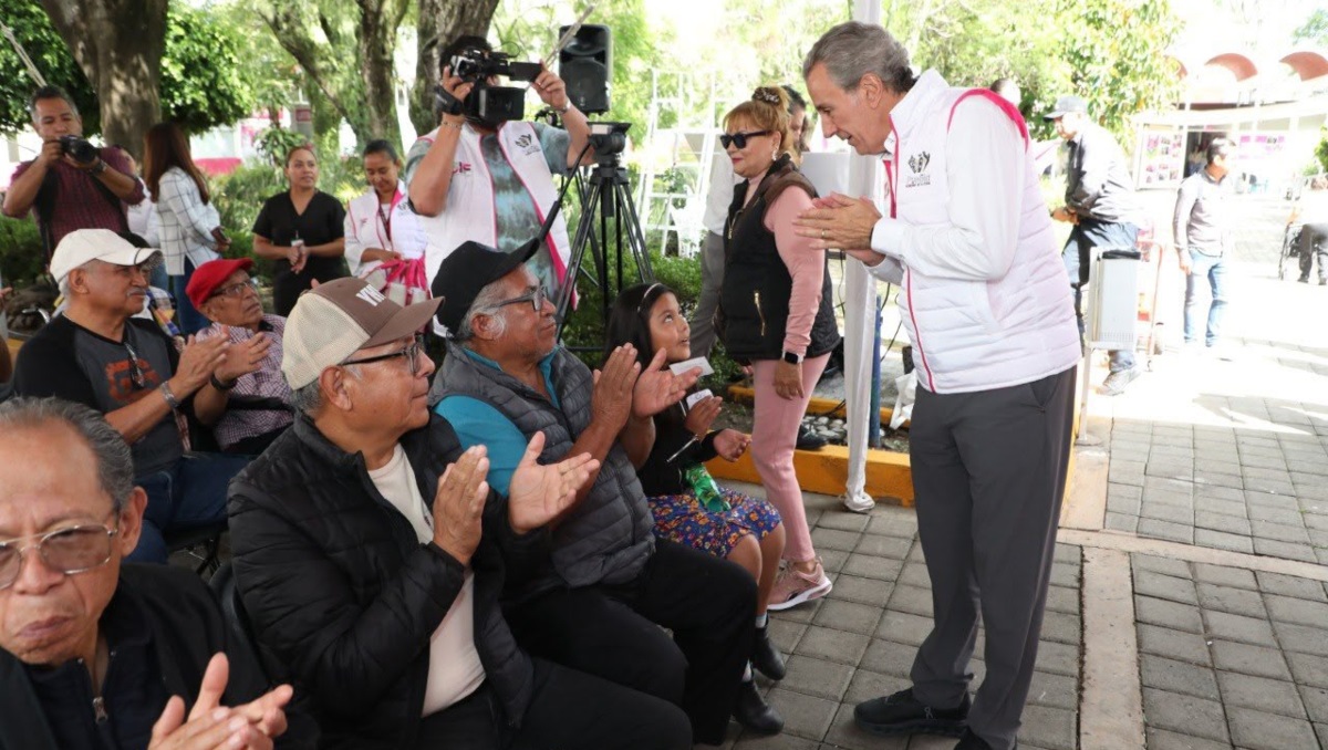 Entregan aparatos auditivos a personas con discapacidad en Puebla | Cortesía: Ayuntamiento de Puebla