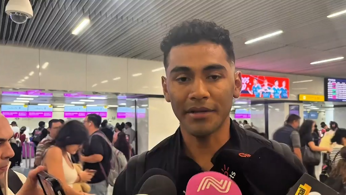 Gilberto “Tiba” Sepúlveda compartió un momento en el Aeropuerto de Guadalajara. (Alberto Ávalos)