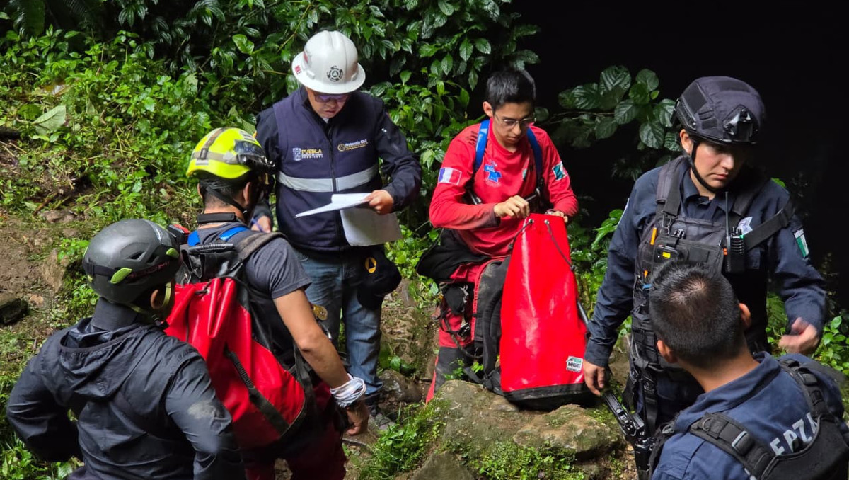 Ocho grupos buscan a familia Peña en Gruta Chichicazapan de Cuetzalan | Cortesía