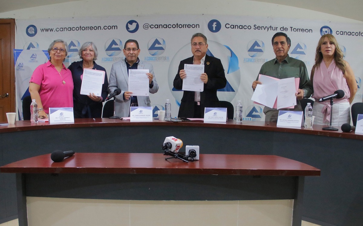 Impulsan encuesta sobre riesgos de cáncer de mama en La Laguna.| Manuel Guadarrama.