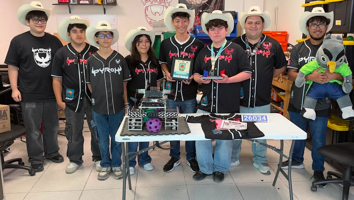 Los jóvenes esperan que posibles patrocinadores se sumen a su proyecto. Foto: Víctor González
