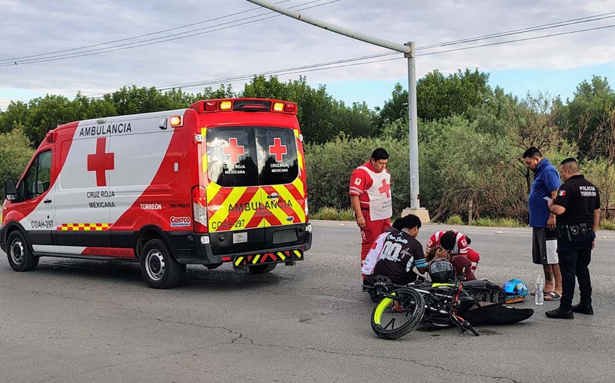 La mujer que viajaba en la motocicleta resultó lesionada. | Foto: Kirk Castillo