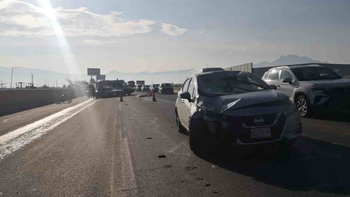 El percance ocurrió en la autopista México-Puebla, en Ixtapaluca, donde un motociclista falleció. | Foto: Especial (CAPUFE)