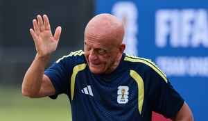 Pierluigi Collina, responsable del arbitraje en FIFA, aseguró que las decisiones arbitrales no son influidas por nadie tras polémica en el juego de Argentina.