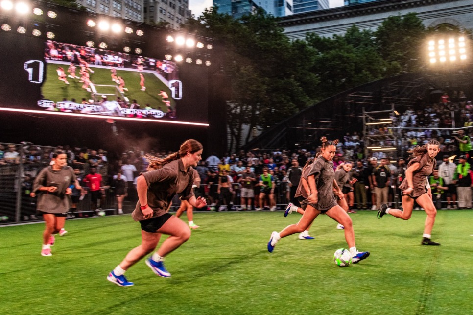 Adidas patrocinó a 14 selecciones nacionales en el Mundial. Nike, a 12. | Foto: Emma Rose Milligan / The New York Times