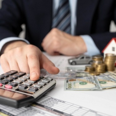 El 43.96 por ciento de los jóvenes permanece viviendo con sus padres para ahorrar dinero destinado al enganche de una vivienda. | Foto: Freepik