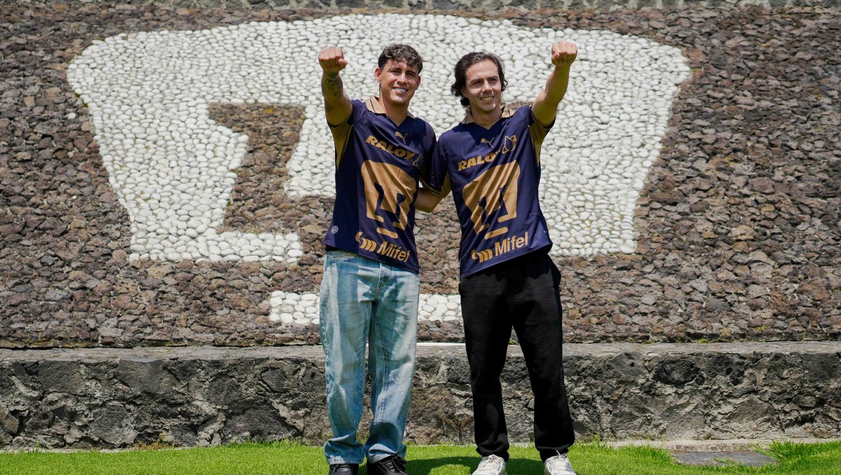 Cristian Calderón y Sebastián Córdova en su presentación con Pumas (Imago7)