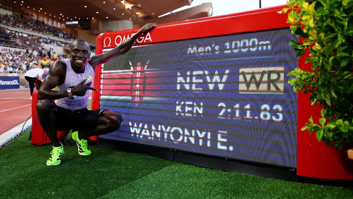 Emmanuel Wanyonyi bate récord mundial de mil metros en Mónaco (Reuters)