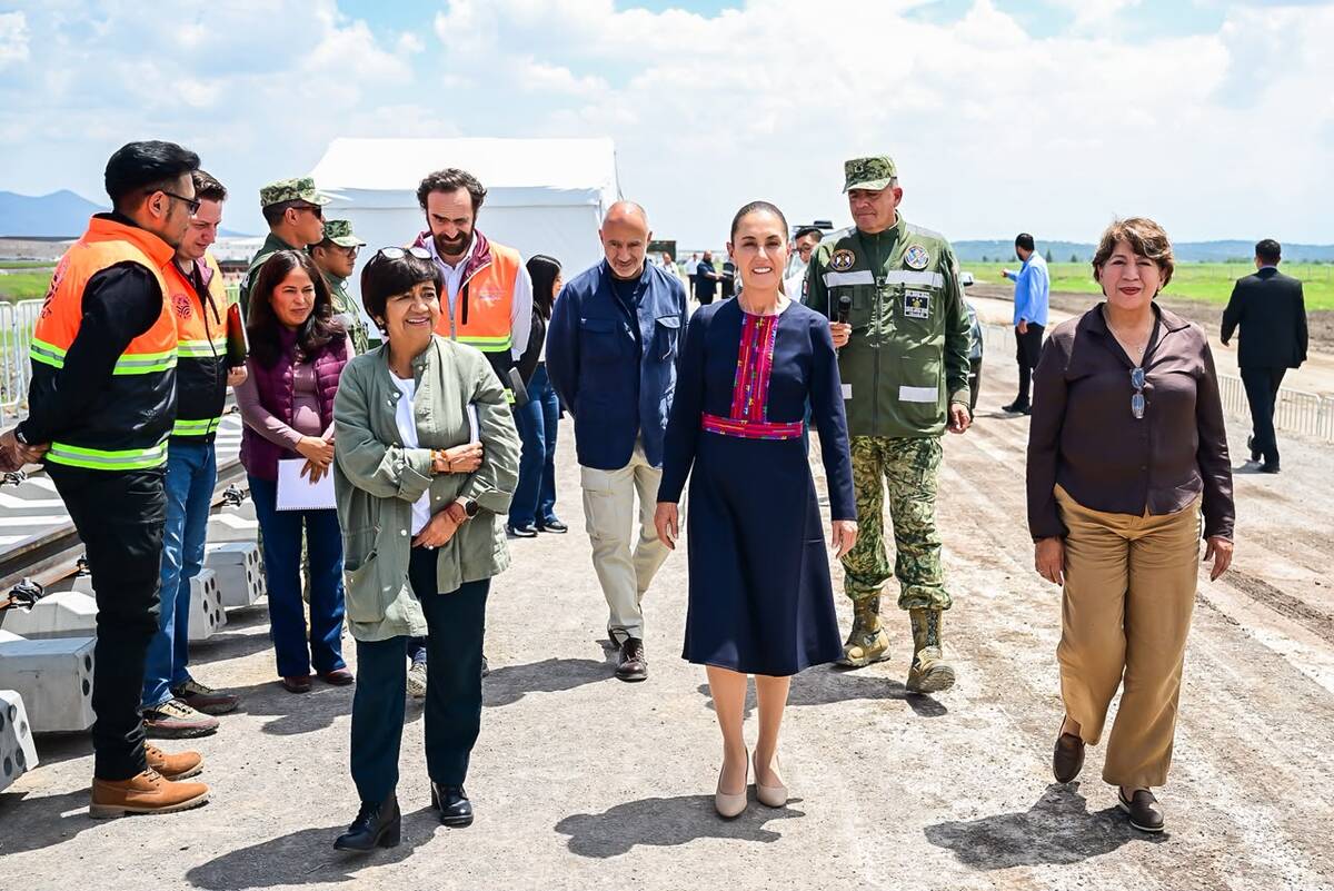 La gobernadora del Estado de México, Delfina Gómez Álvarez, acompañó a la presidenta de México. (Foto: Especial)
