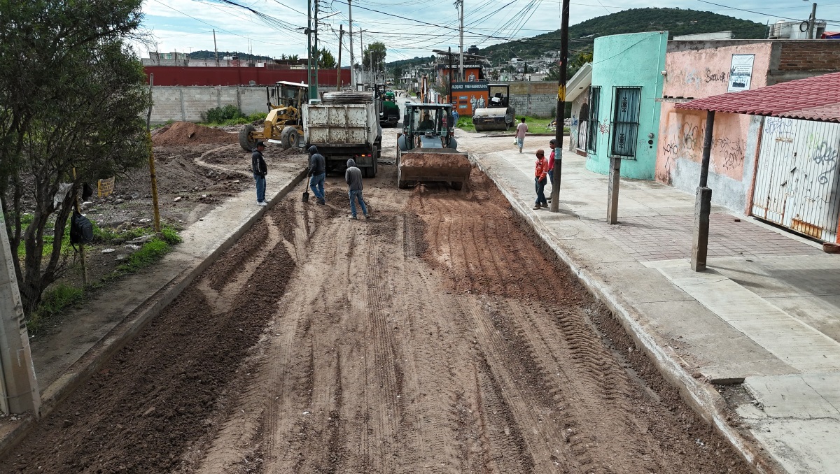 Gobierno de Amozoc mejora caminos con trabajos de rastreo y nivelación | Especial