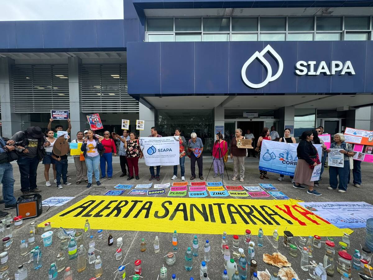 Manifestación en el SIAPA Guadalajara. (Alan Castellanos)