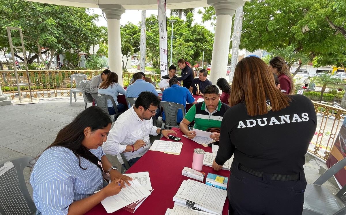En la plaza principal de Altamira se instaló un módulo para captar a aspirantes. YAZMÍN SÁNCHEZ