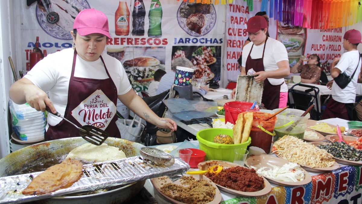 Poblanos y turistas disfrutan de la Feria del Molote 2026 | EsImagen