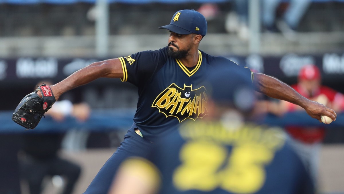 Toros aseguran la serie ante Sultanes tras llevarse la victoria en el segundo juego (Roberto Alanís)