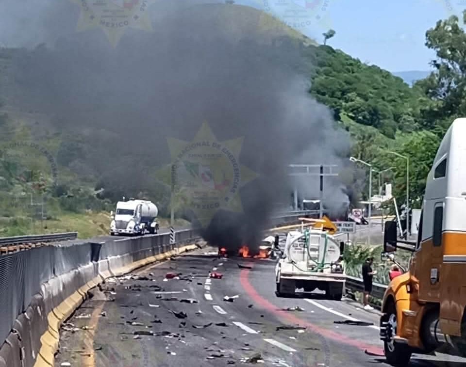 El accidente ocurrió a la altura del kilómetro 68 de la autopista Guadalajara-Tepic. ( Especial)