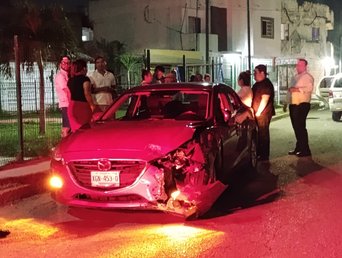 Elementos de Tránsito y cuerpos de emergencia atendieron un fuerte accidente registrado en la colonia Pedro J. Méndez de Tampico.