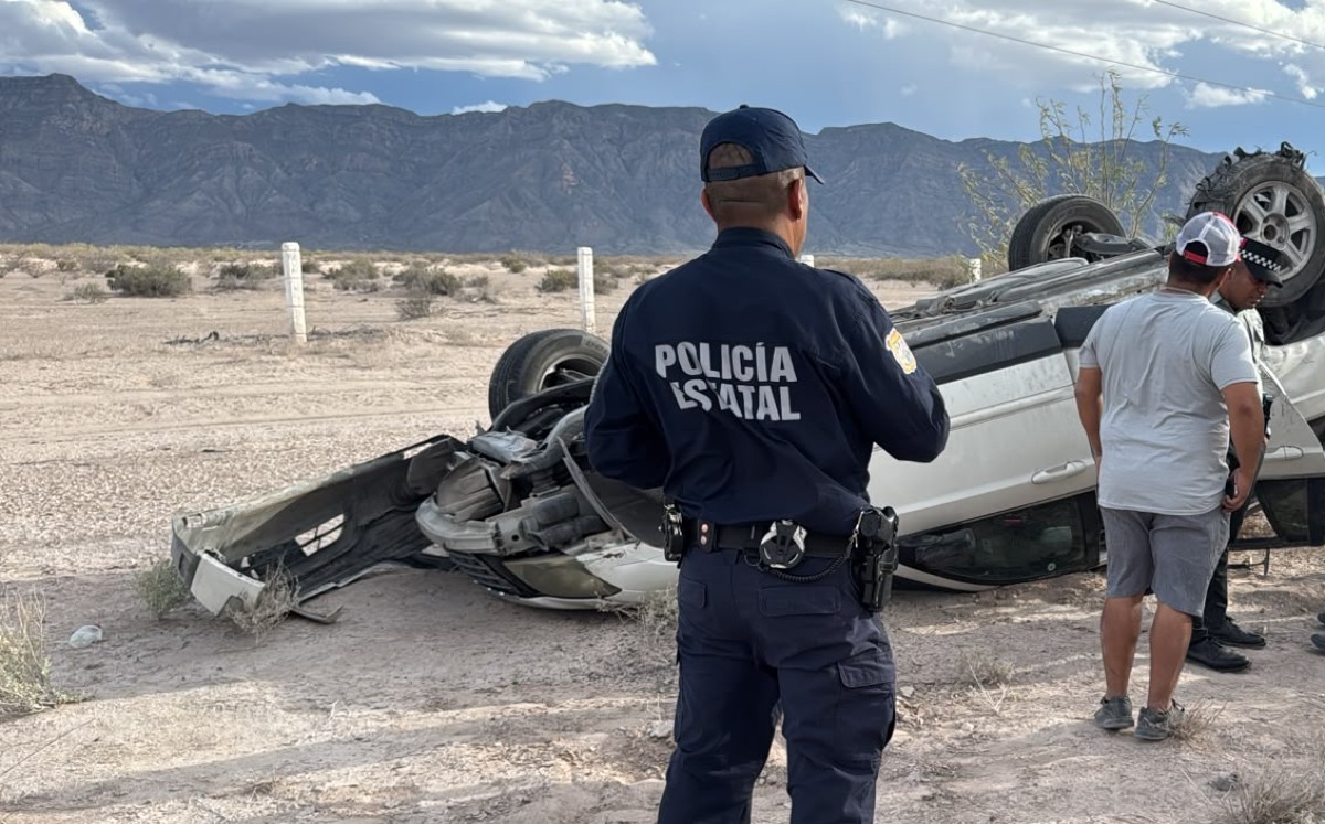 Familia vuelca y tres resultan lesionados. | Foto: Cortesía