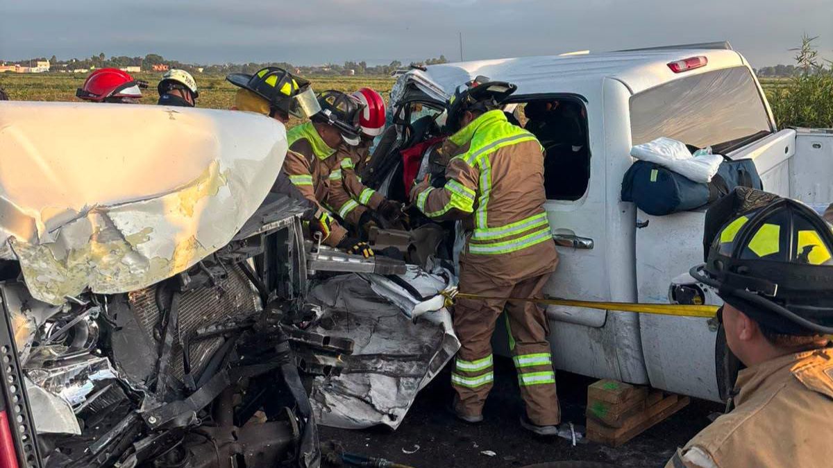 Choque en carretera 110, choque en la carretera San Luis de la Paz–Dolores Hidalgo, choque en Covadonga, choque de trailer con camionetas en San Luis, bomberos