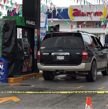 León, matan a dos en gasolinera, balean a dos en gasolinera,  bulevares Aristóteles y Kiwano, colonia La Joyas, Las Joyas, matan a dos en gasolinera en Las Joya
