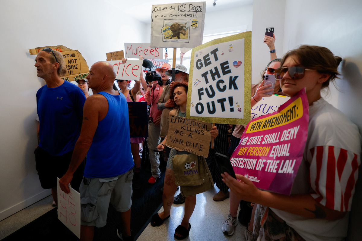 Ciudadanos han protestado contra las prácticas excesivas de los agentes del ICE. | Foto: Reuters