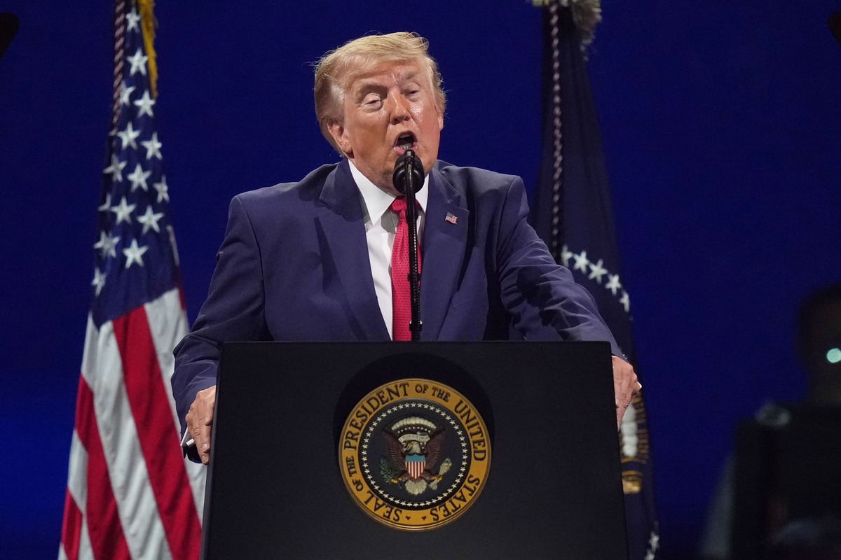 Donald Trump aseguró que el estrecho de Ormuz permanecerá abierto |Foto: AP