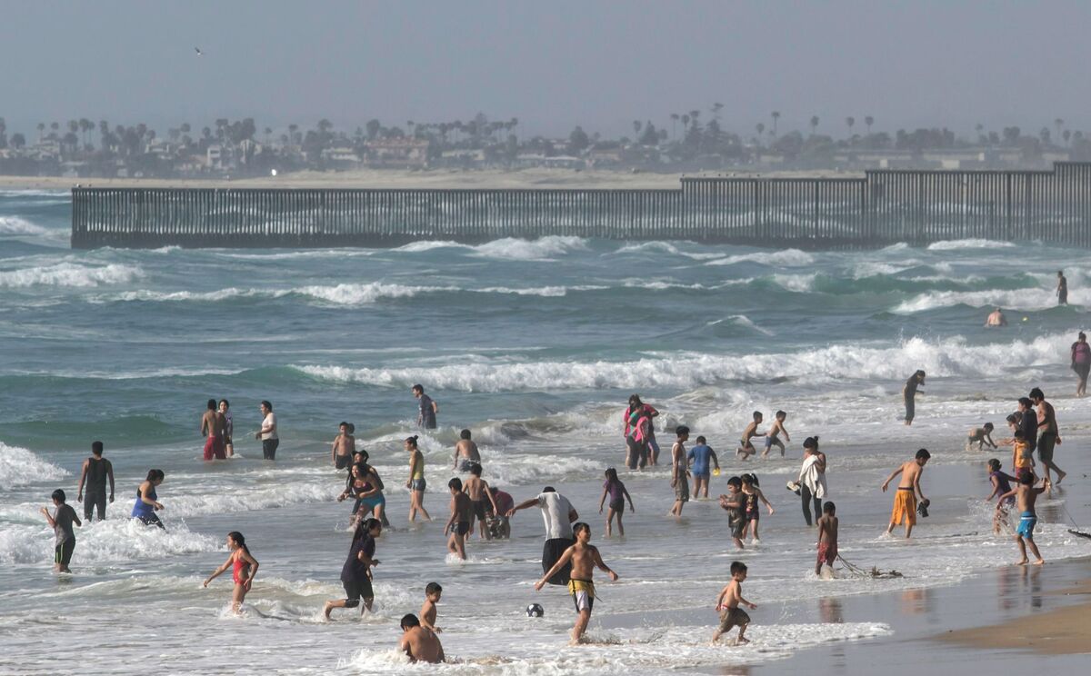 Playa de Tijuana, entre las no aptas para el periodo vacacional 2026. | Foto: Cuartoscuro