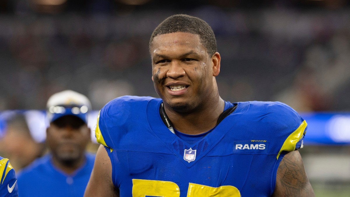 Alaric Jackson, tackle de los Rams, podría evitar cargos por violencia doméstica (AP)