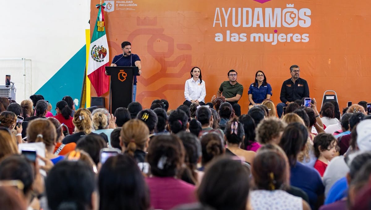 El anuncio se hizo durante la entrega de tarjetas de los programas. Foto: Especial