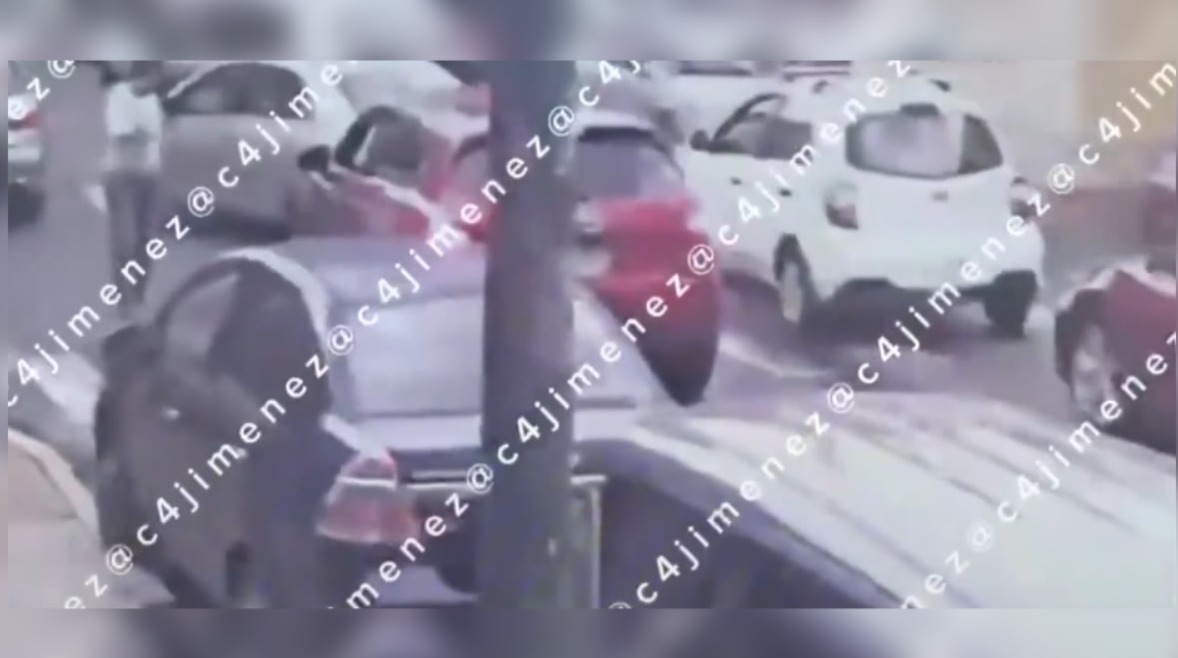 El conductor que tenía el machete lesionó a un menor de cinco años que acompañaba al otro hombre. (Foto: especial)