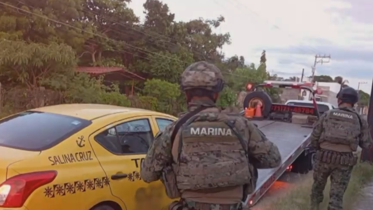 Elementos de la Secretaría de Marina detuvieron al implicado en un taxi. | Foto: Epecial