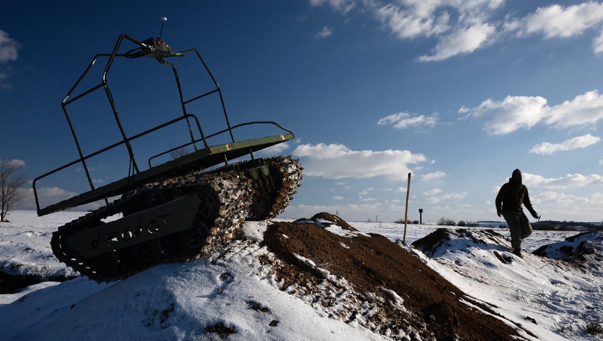 Entrenamiento con un vehículo no tripulado, en la región de Donbás, al este de Ucrania, en 2025 | Foto: The New York Times
