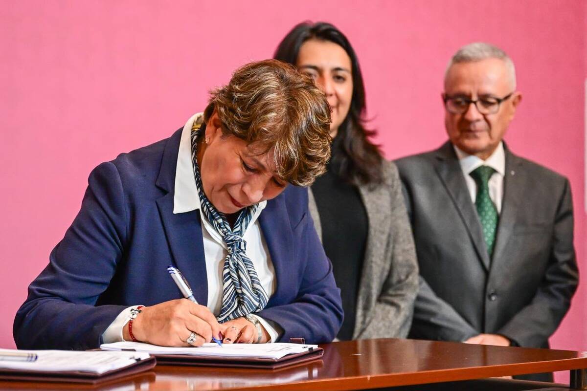La gobernadora Delfina Gómez y el SMSEM firman convenio para un aumento del 11%. | Especial