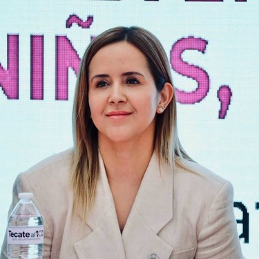 María Quijada se desempeña como regidora del XXV Ayuntamiento de Tecate, Baja California.