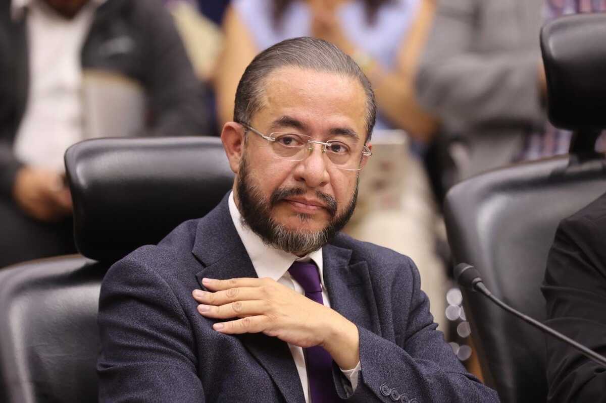 Monreal confirmó la salida en buenos términos de Hugo Eric Flores de la bancada de Morena. | Foto: Especial