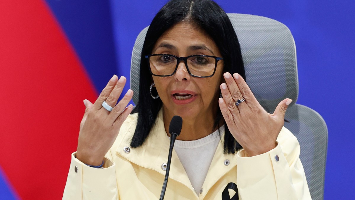 La presidenta encargada de Venezuela, Delcy Rodríguez, habla en una conferencia de prensa. | AP