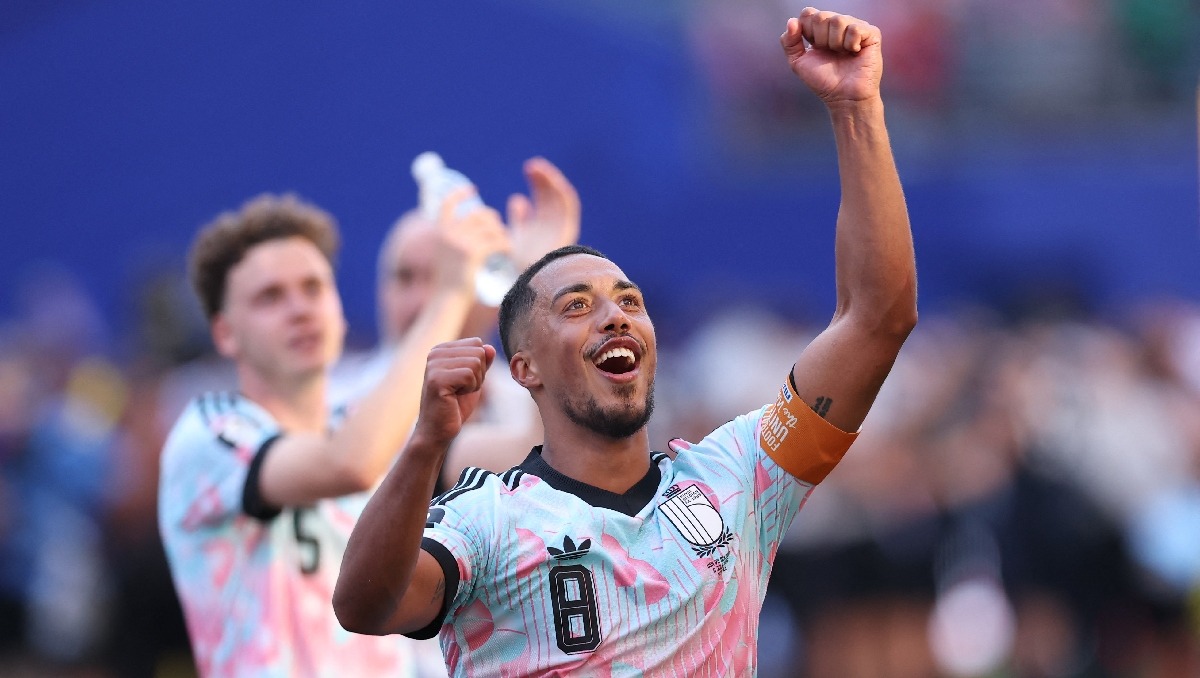 Youri Tielemans cumple su sueño de llegar al Manchester United y buscará devolver al club a la élite. (AFP)