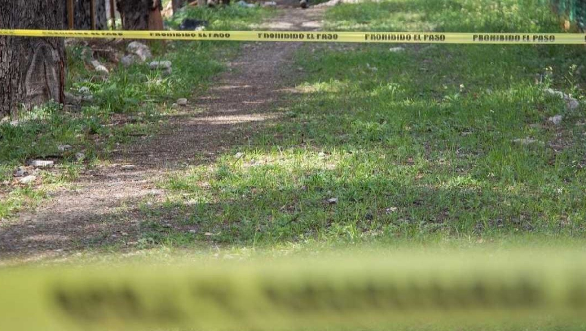 Abandonan dos cadáveres a un costado de la autopista Puebla-Orizaba | Aspectos de zona acordonada/Andrés Lobato