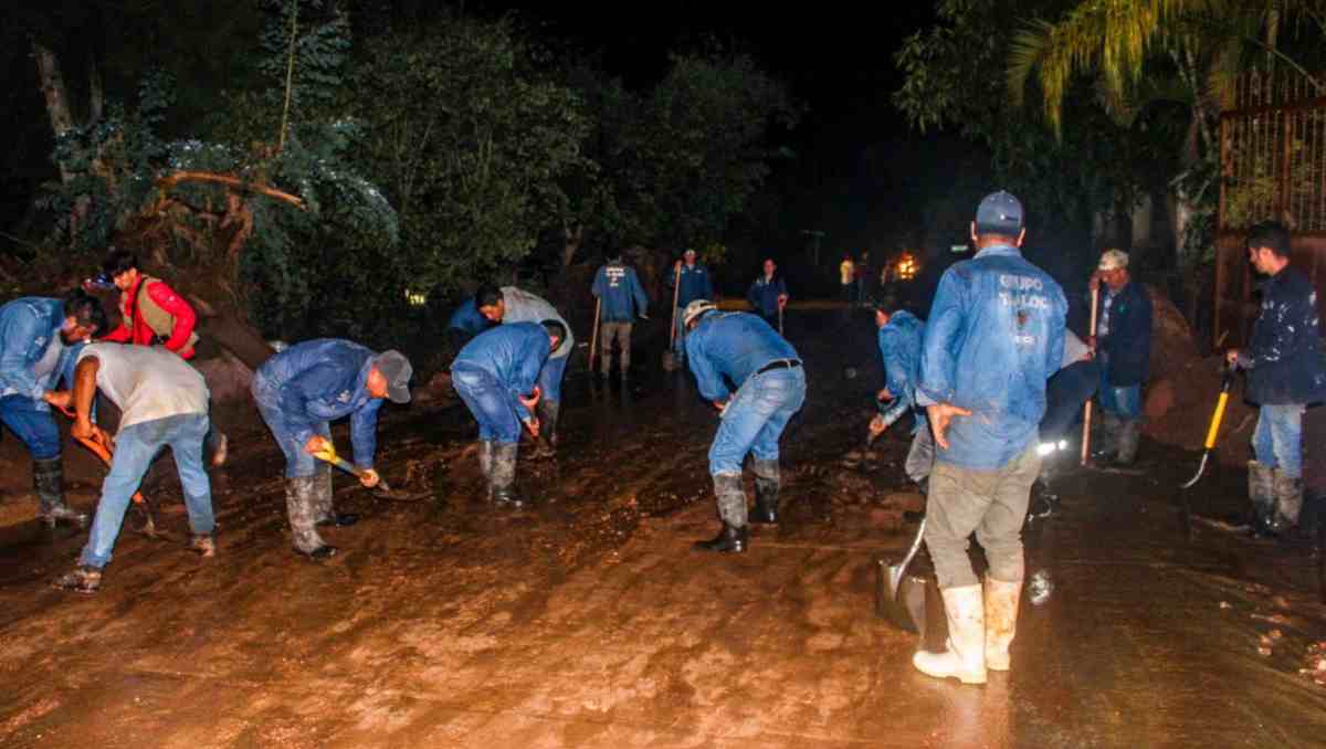 Finalizan trabajos de limpieza en la vía Zacazonapan–Temascaltepec tras el deslave provocado por lluvias. | Foto: Especial