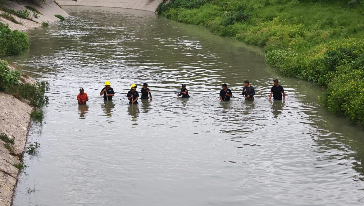Hallan sin vida a motociclista arrastrado por el agua en el canal de Valsequillo | Especial