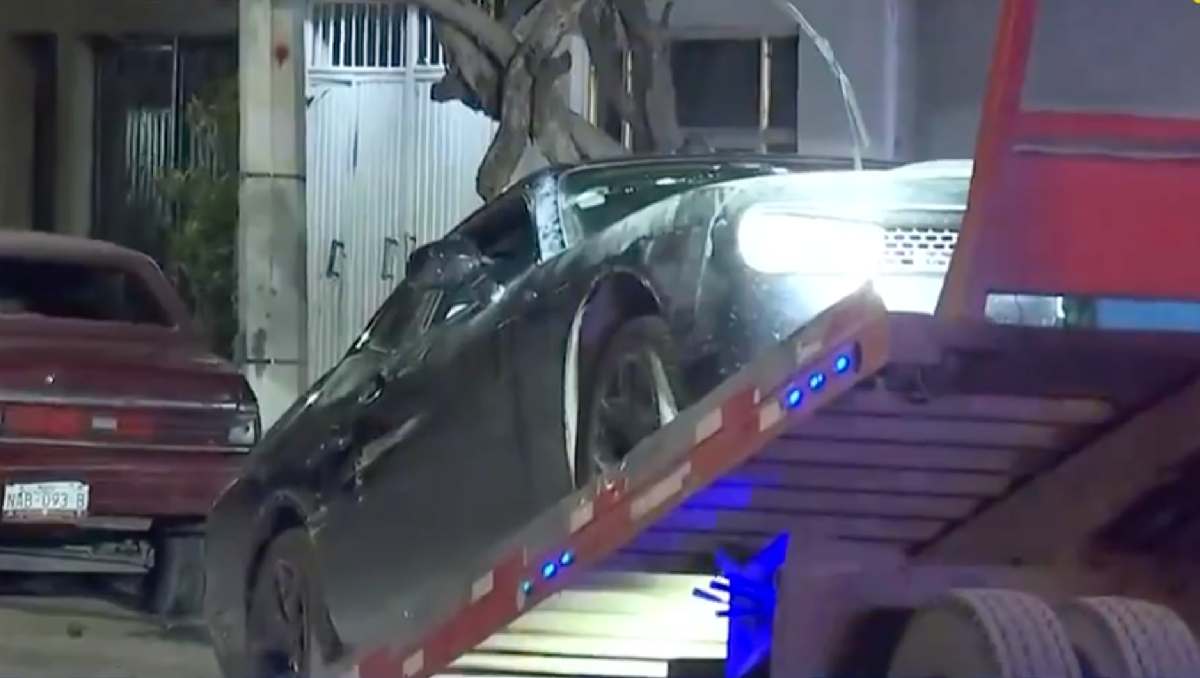 El homicidio ocurrió al interior de un auto de alta gama. | Foto: Telediario