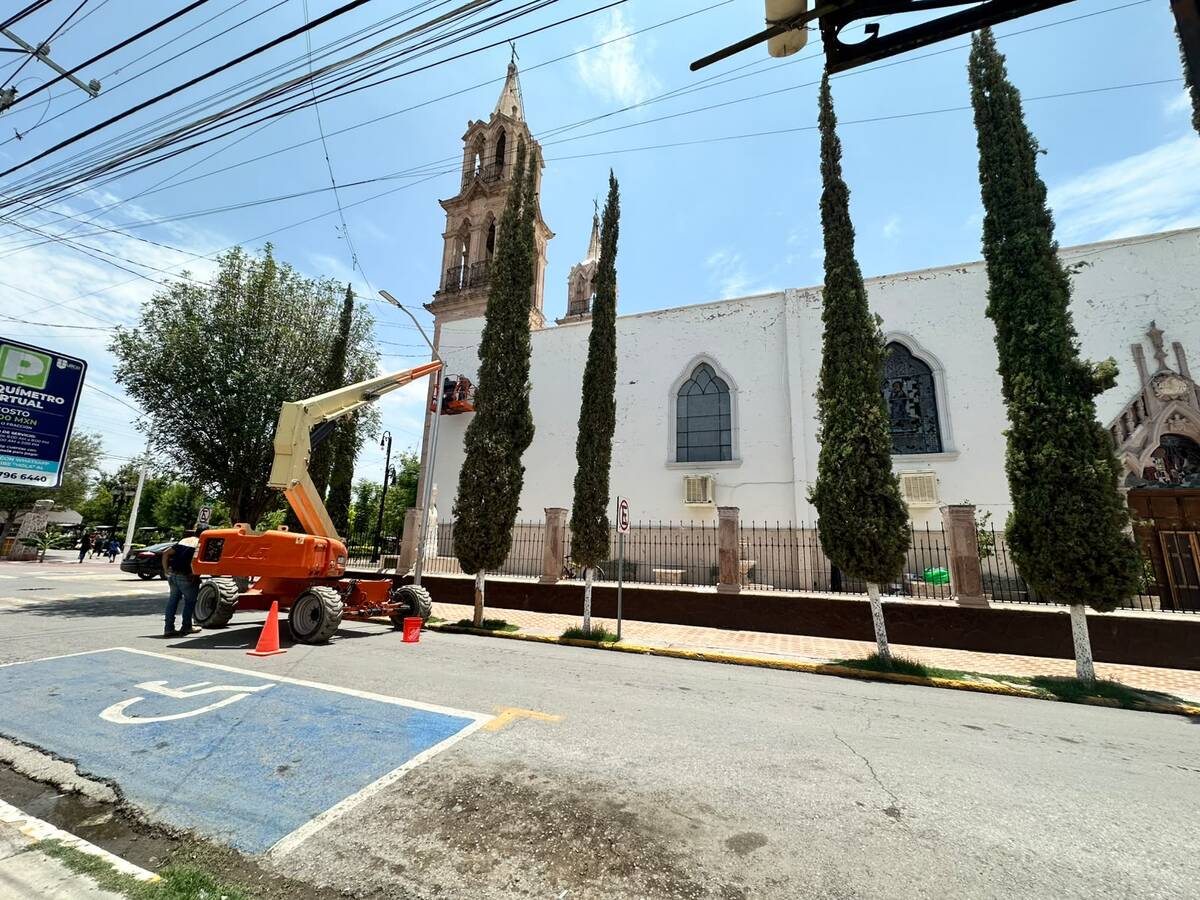 En Lerdo, inician rehabilitación de parroquia tras daños por tromba. | Luis Alatorre.