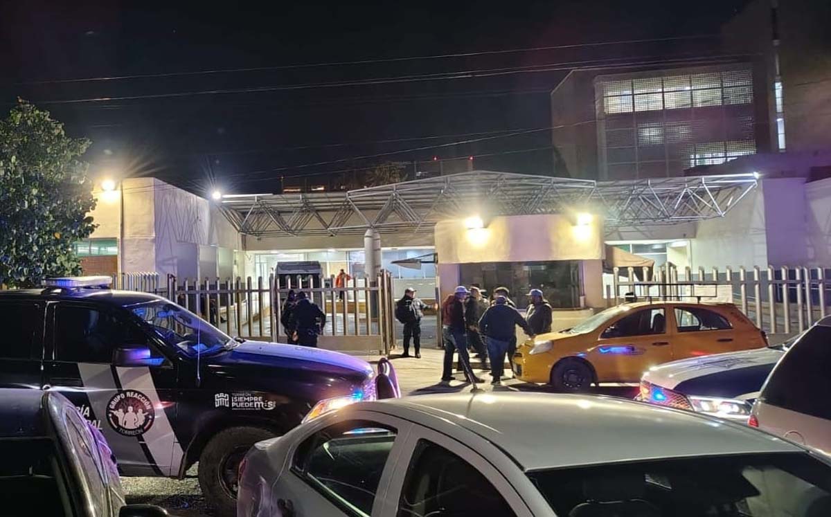 Tres personas fueron arrollados por camioneta que huyó en Torreón. | Foto: Alejandro Escobedo
