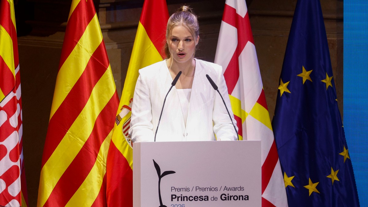 La princesa Leonor durante el acto de entrega de los premios Princesa de Girona este martes en el Gran Teatre del Liceu, en Barcelona. | EFE