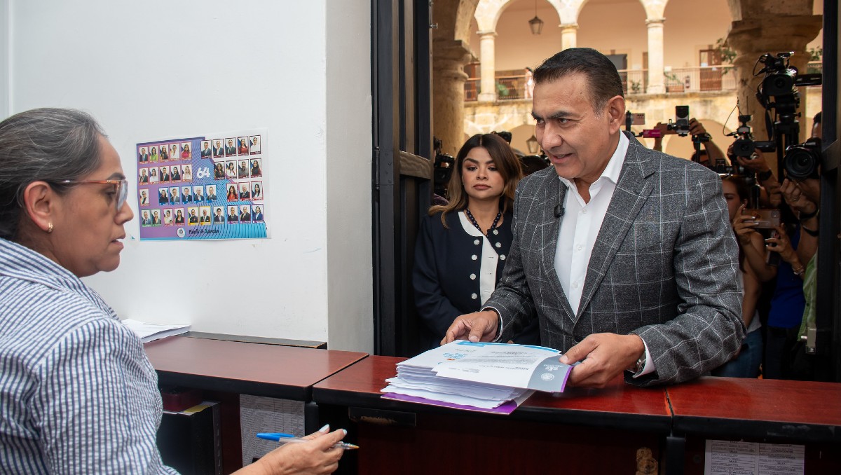 Salvador Zamora acudió a entregar el Plan Hídrico al Congreso de Jalisco (Cortesía Gobierno de Jalisco)