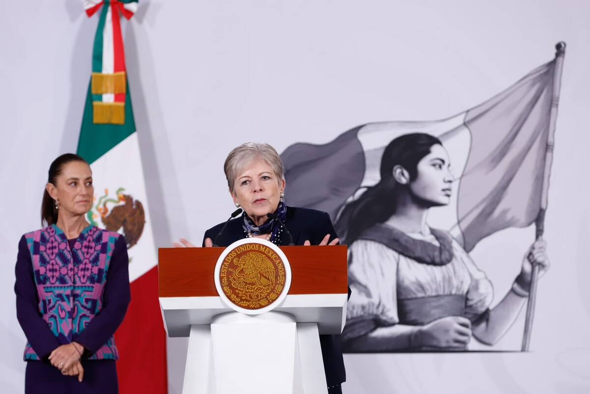 Alicia Bárcena detalló la estrategia de recolección de sargazo. | Foto: Ariana Pérez