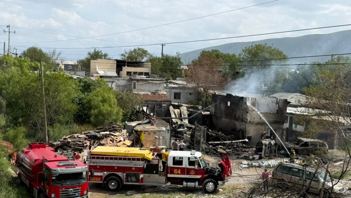 Cuerpos de auxilio trabajaron en el control y sofocamiento del incendio. | Fernanda Pérez